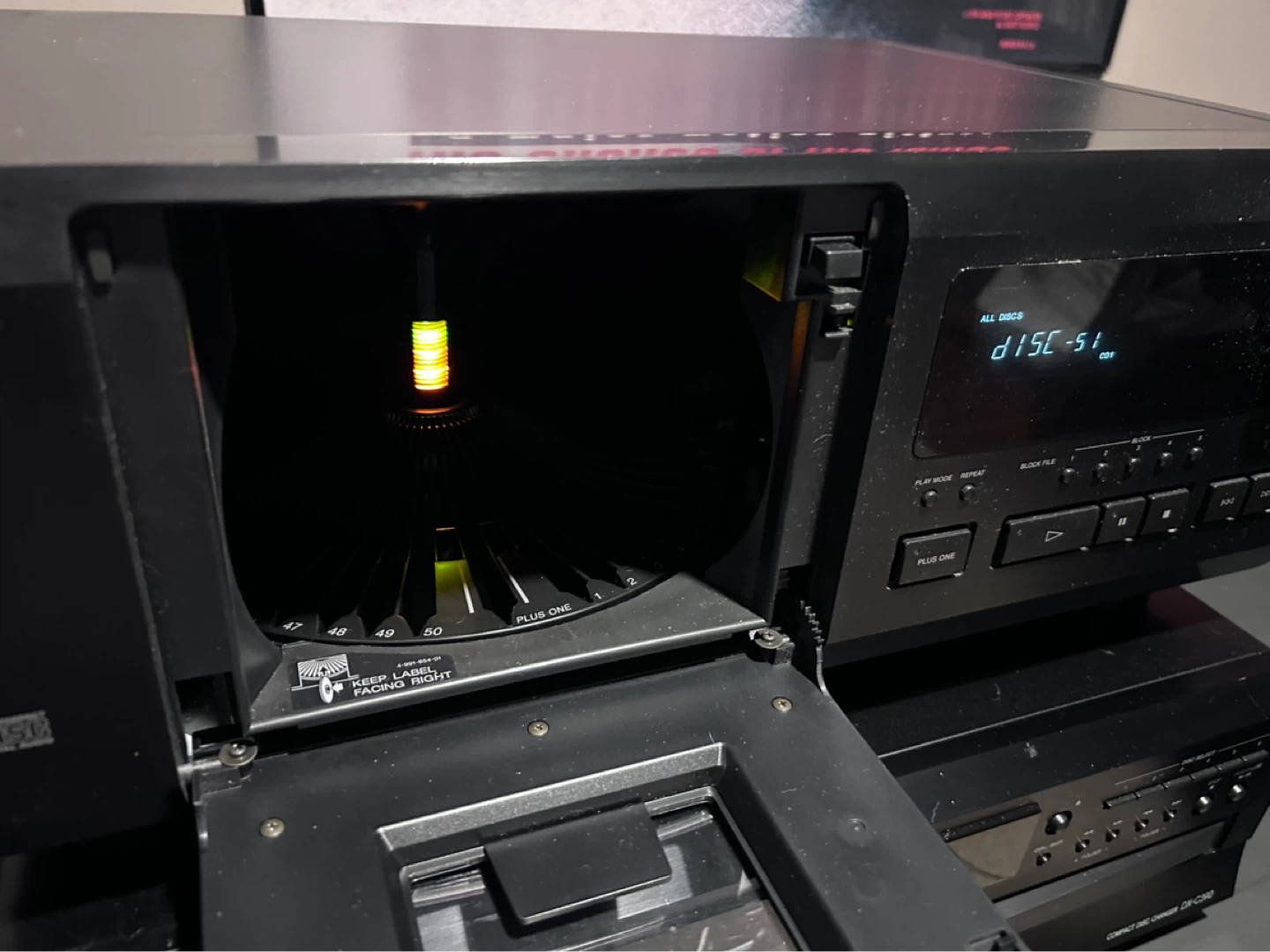 Sony CDP-CX53 MegaStorage 50+1 CD Player - photo 3