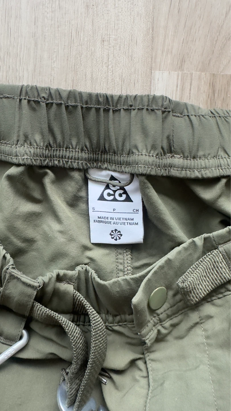 Nike ACG Cargo Shorts - Olive Green - Size S - photo 2