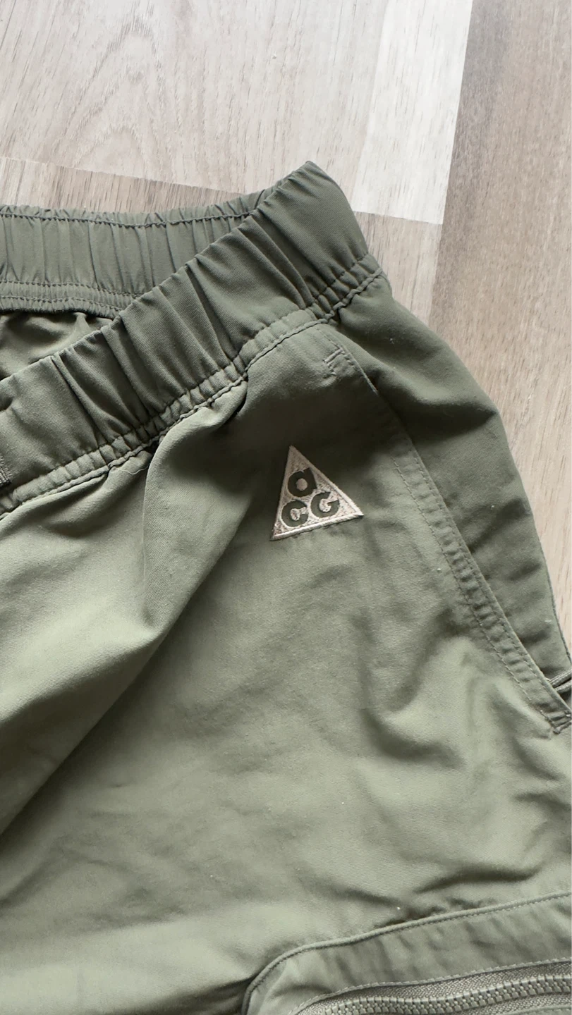 Nike ACG Cargo Shorts - Olive Green - Size S - photo 3