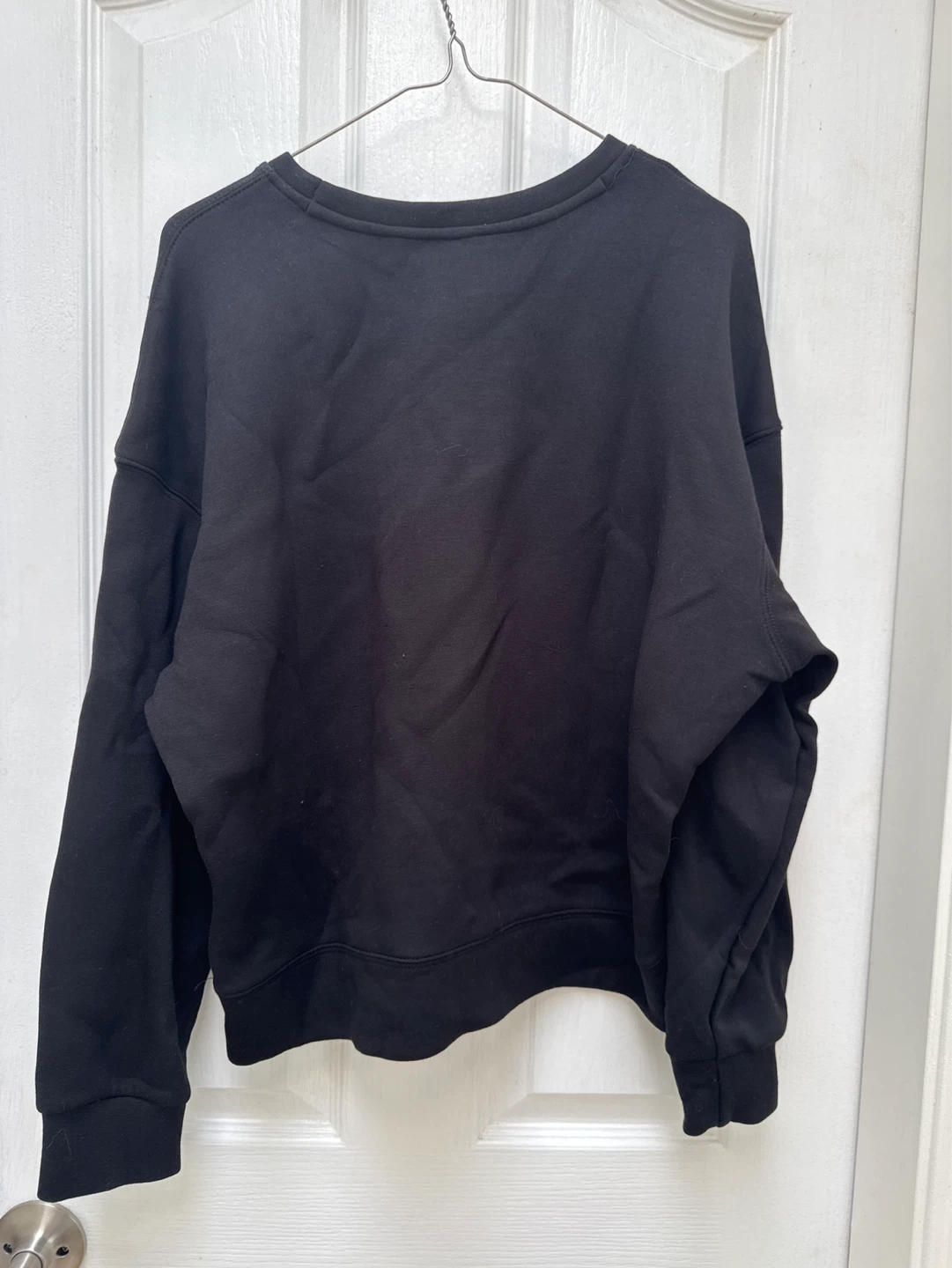 Black Crewneck Sweatshirt women’s large - photo 2