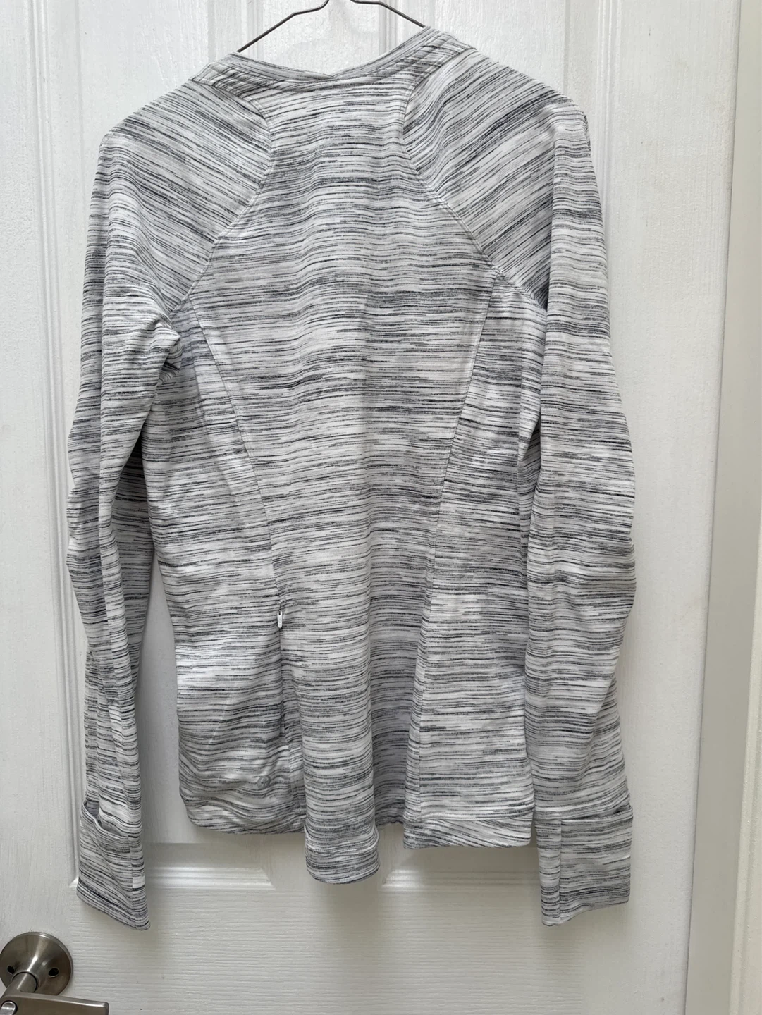 Lululemon Long Sleeve Athletic Top women’s size 10 - photo 2