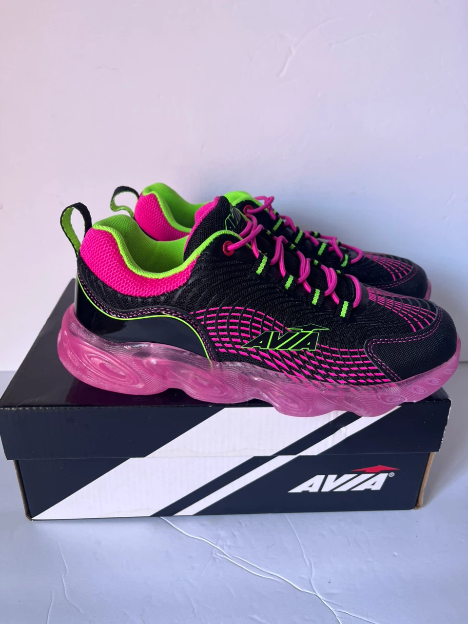 AVIA Avi-Ignite Girls Sneakers size 4 new
