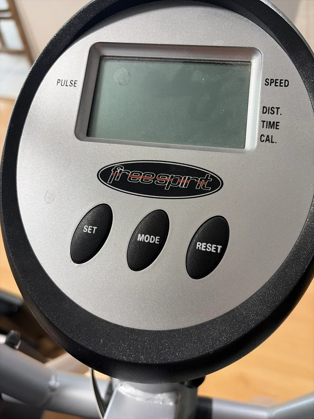 Selling elliptical exercise machine - photo 2