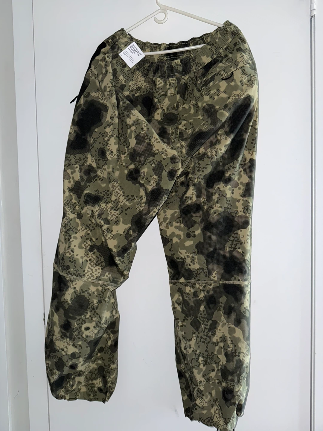 Nike Tech Men's Dri-FIT Woven Camo Loose-Fit Pants - Size L - photo 4