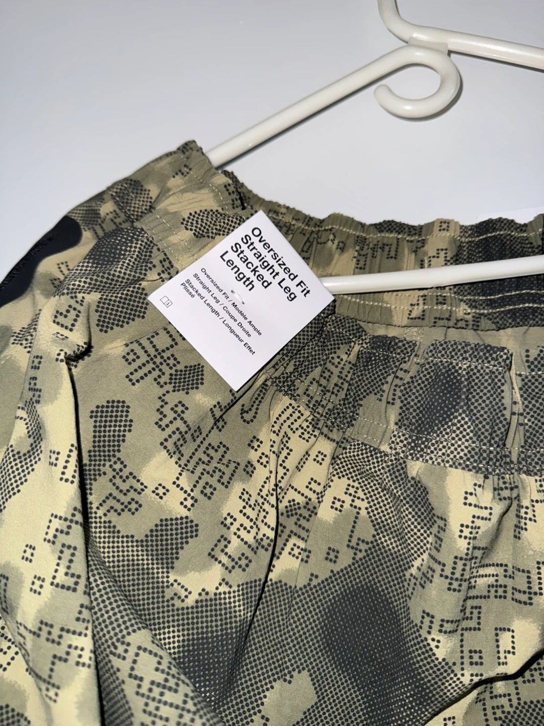 Nike Tech Men's Dri-FIT Woven Camo Loose-Fit Pants - Size L - photo 3