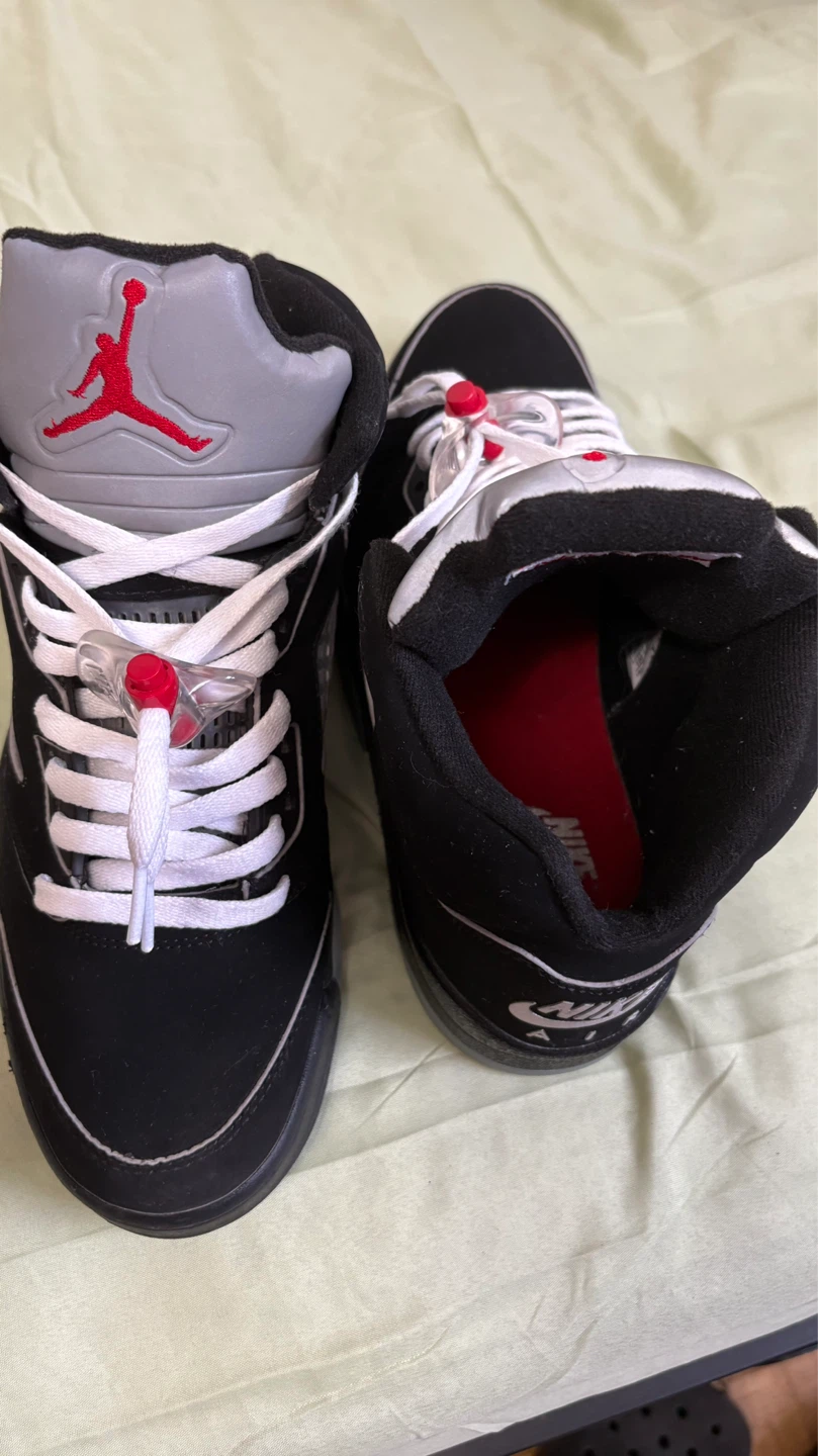 Jordan’s 5 black metallic size 8 - photo 3