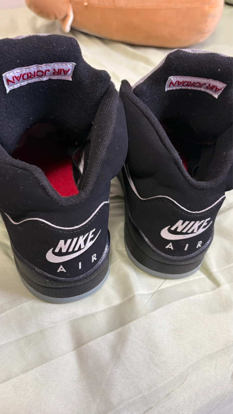 Jordan’s 5 black metallic size 8 - photo 4