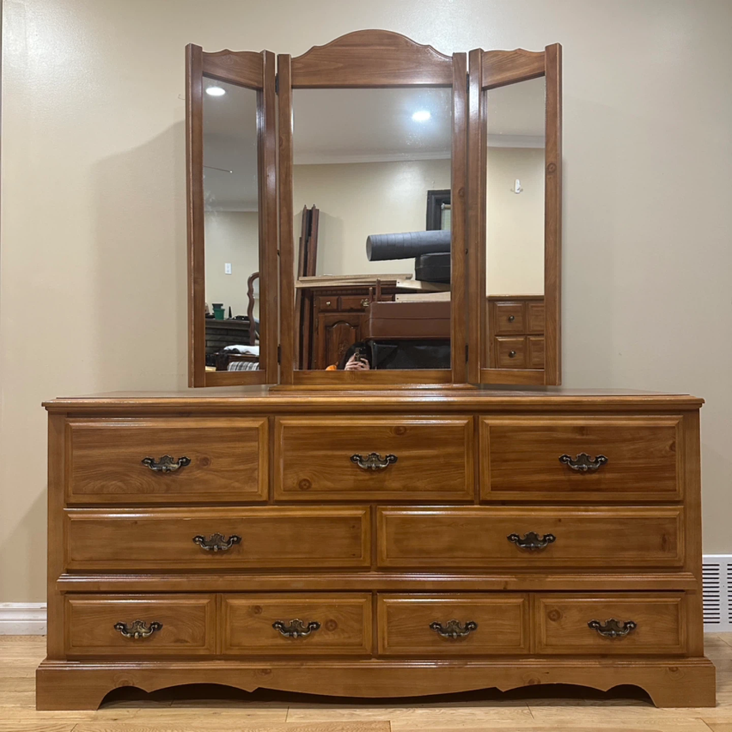 Ideal Furniture Solid Wood Dresser with Mirror (CAN DELIVER)