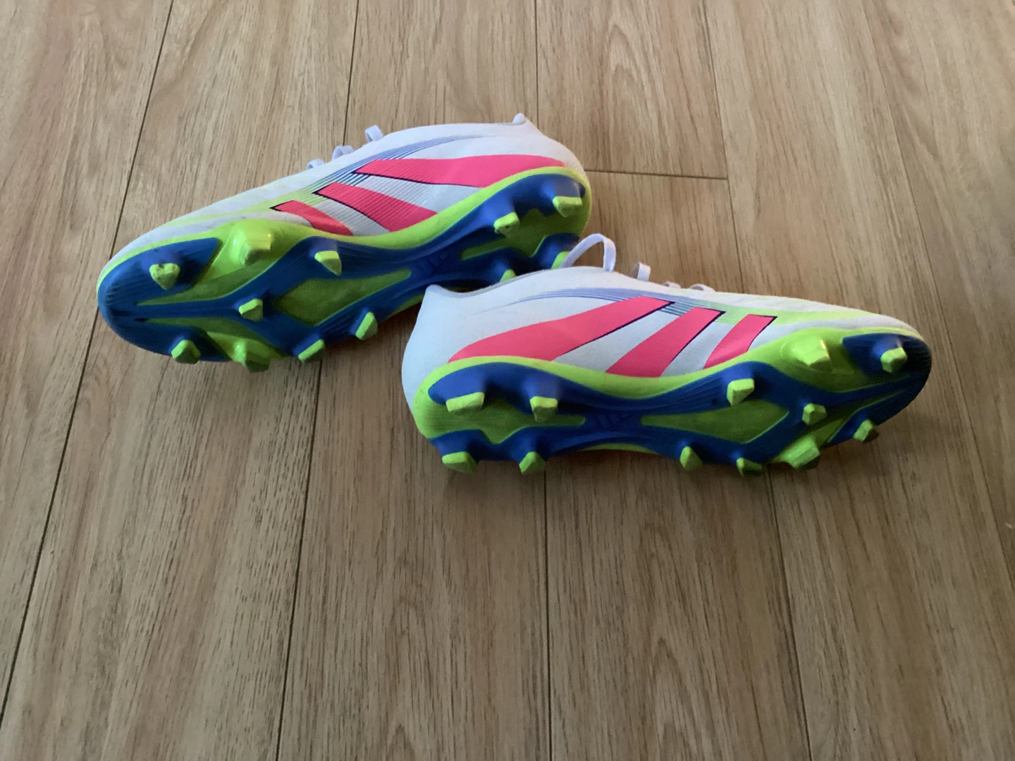 Adidas unisex Predator Club Firm Ground Cleats - size M 8 1/2 - photo 3