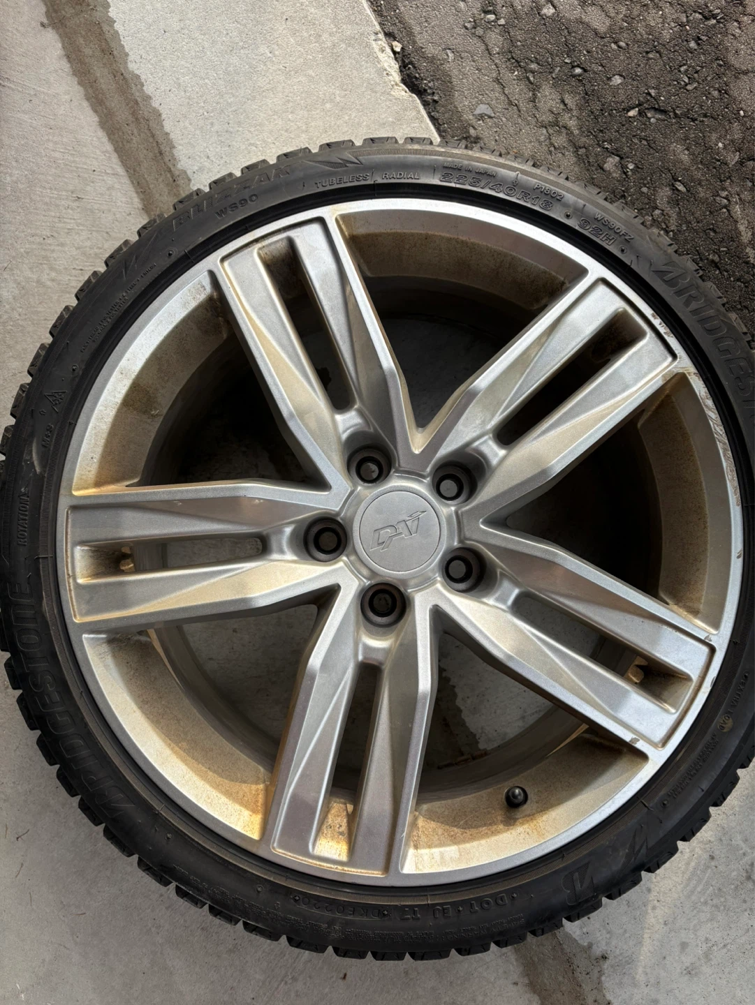 Bridgestone Blizzak 225/40R18 Winter Tire on Alloy Rim