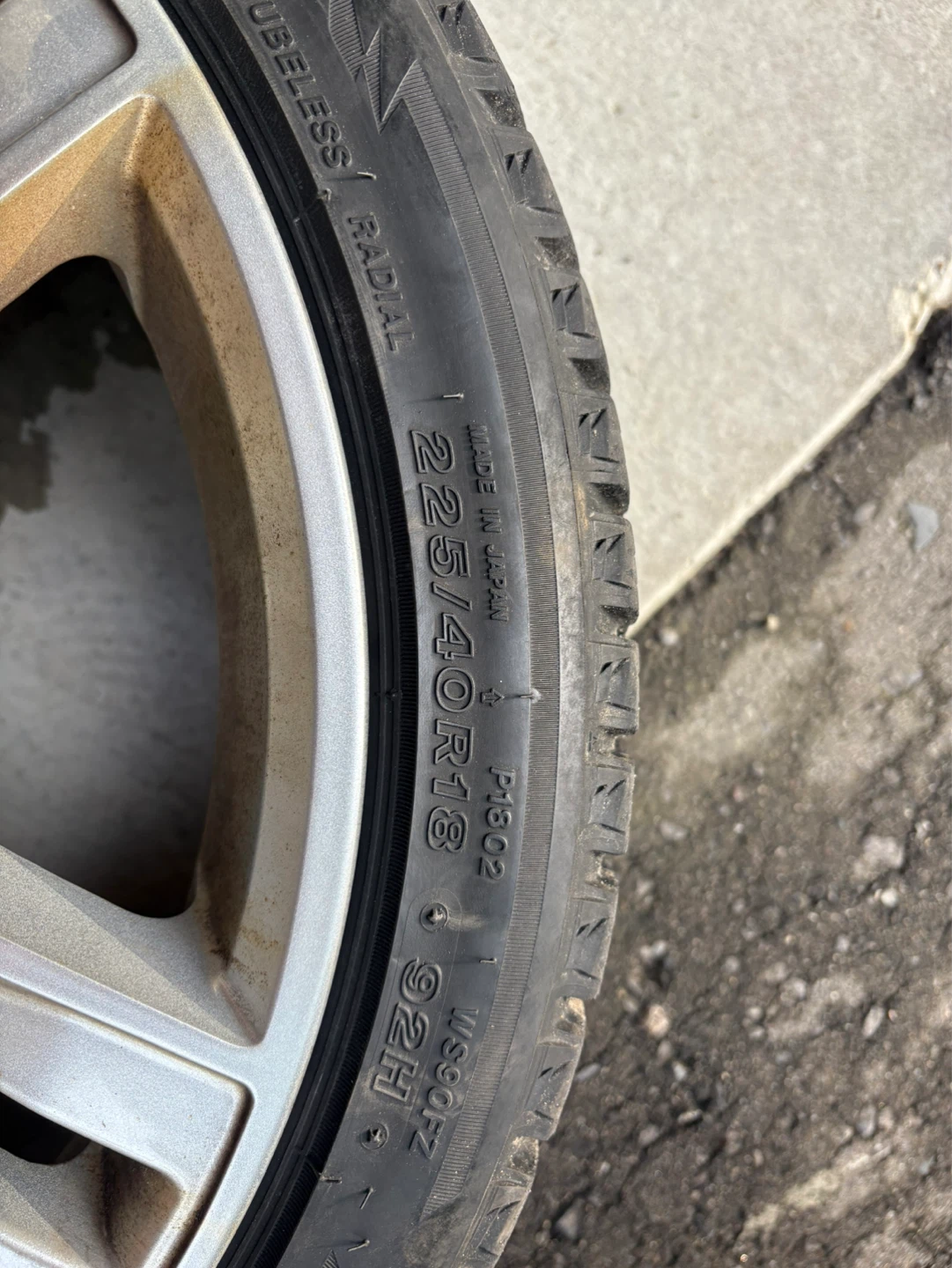 Bridgestone Blizzak 225/40R18 Winter Tire on Alloy Rim - photo 4
