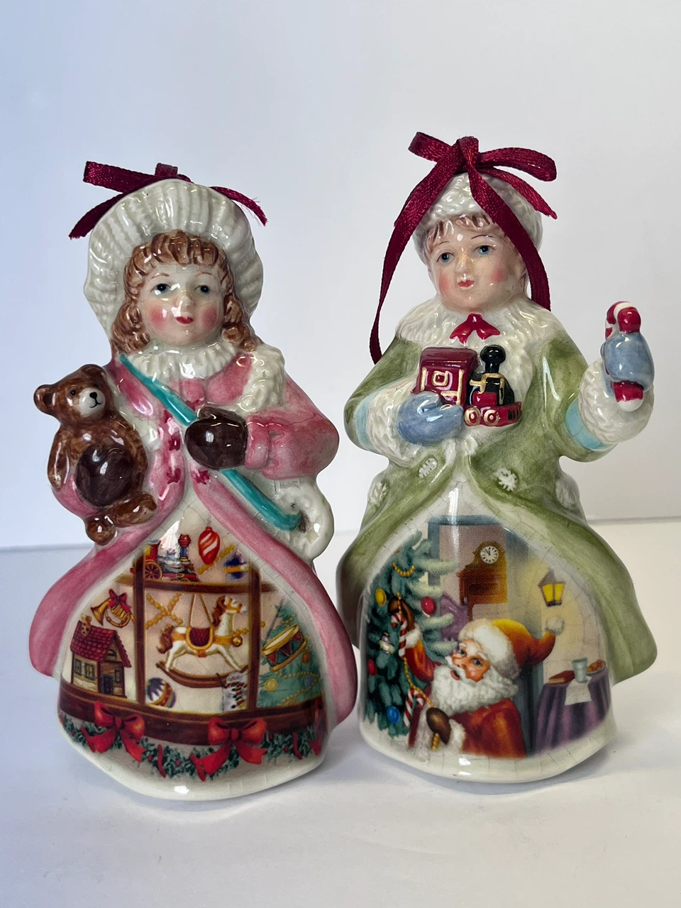 Christmas Caroler Figurines Set