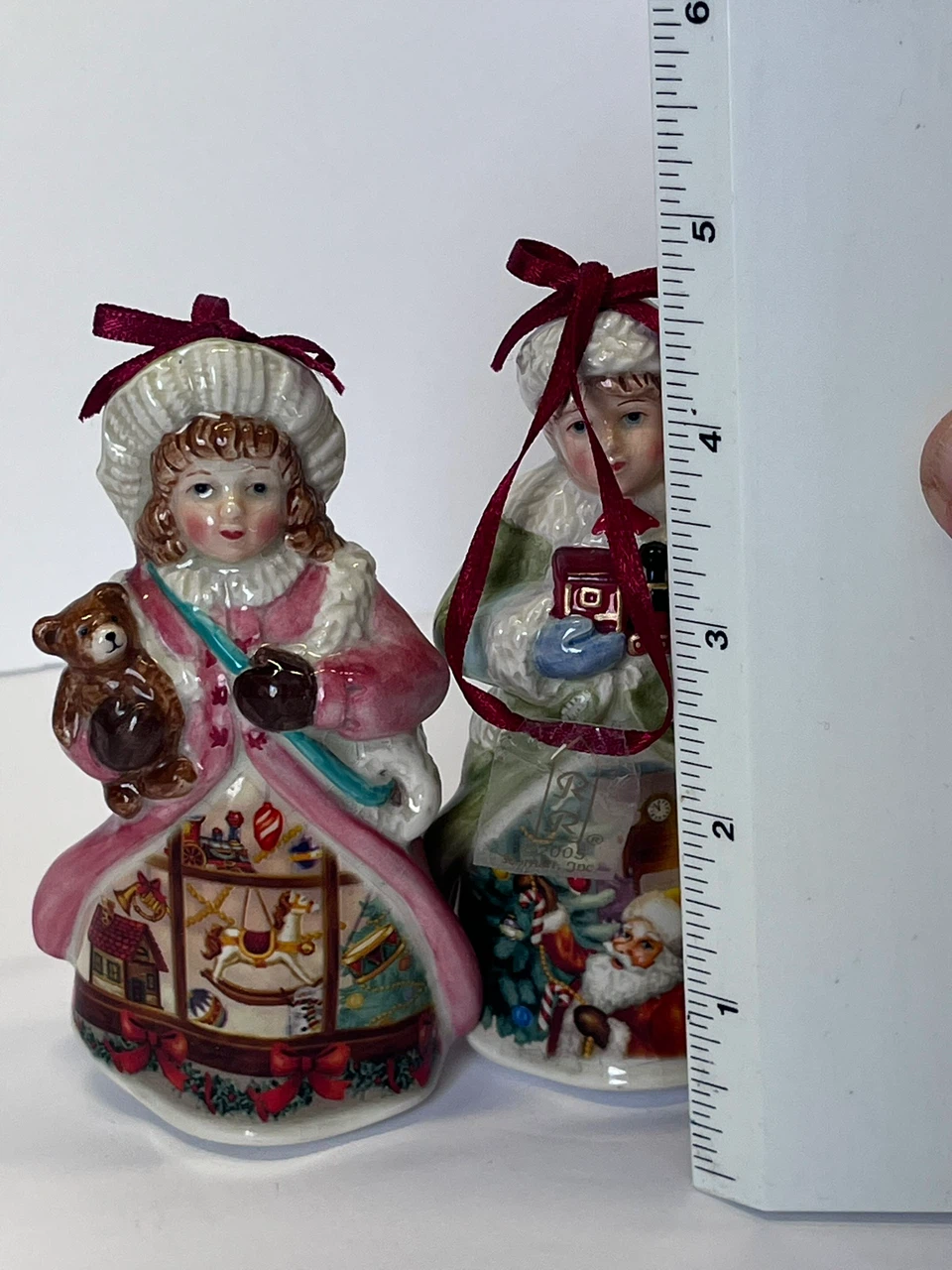 Christmas Caroler Figurines Set - photo 4