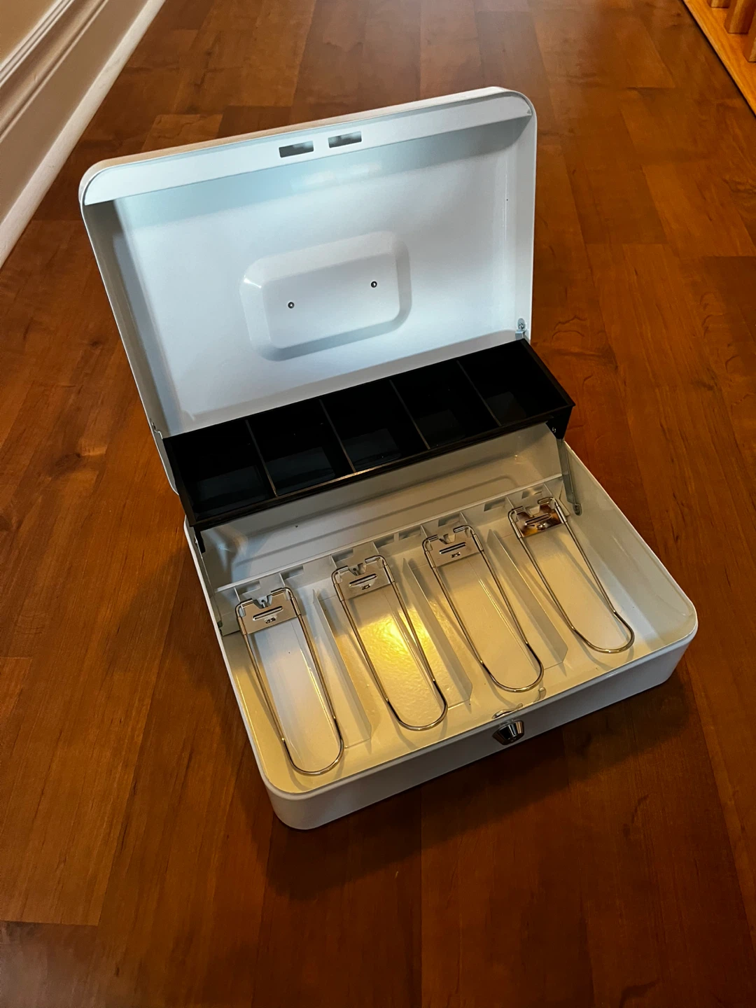 White Cash Box with Tray and Keys - photo 2
