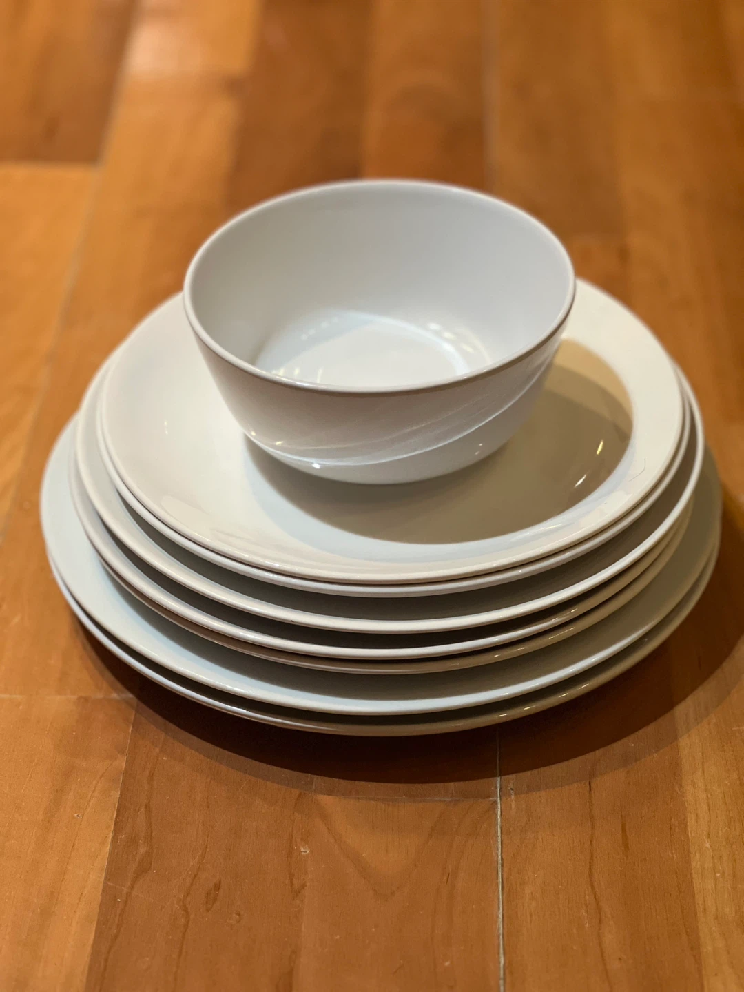 White Dinnerware Set