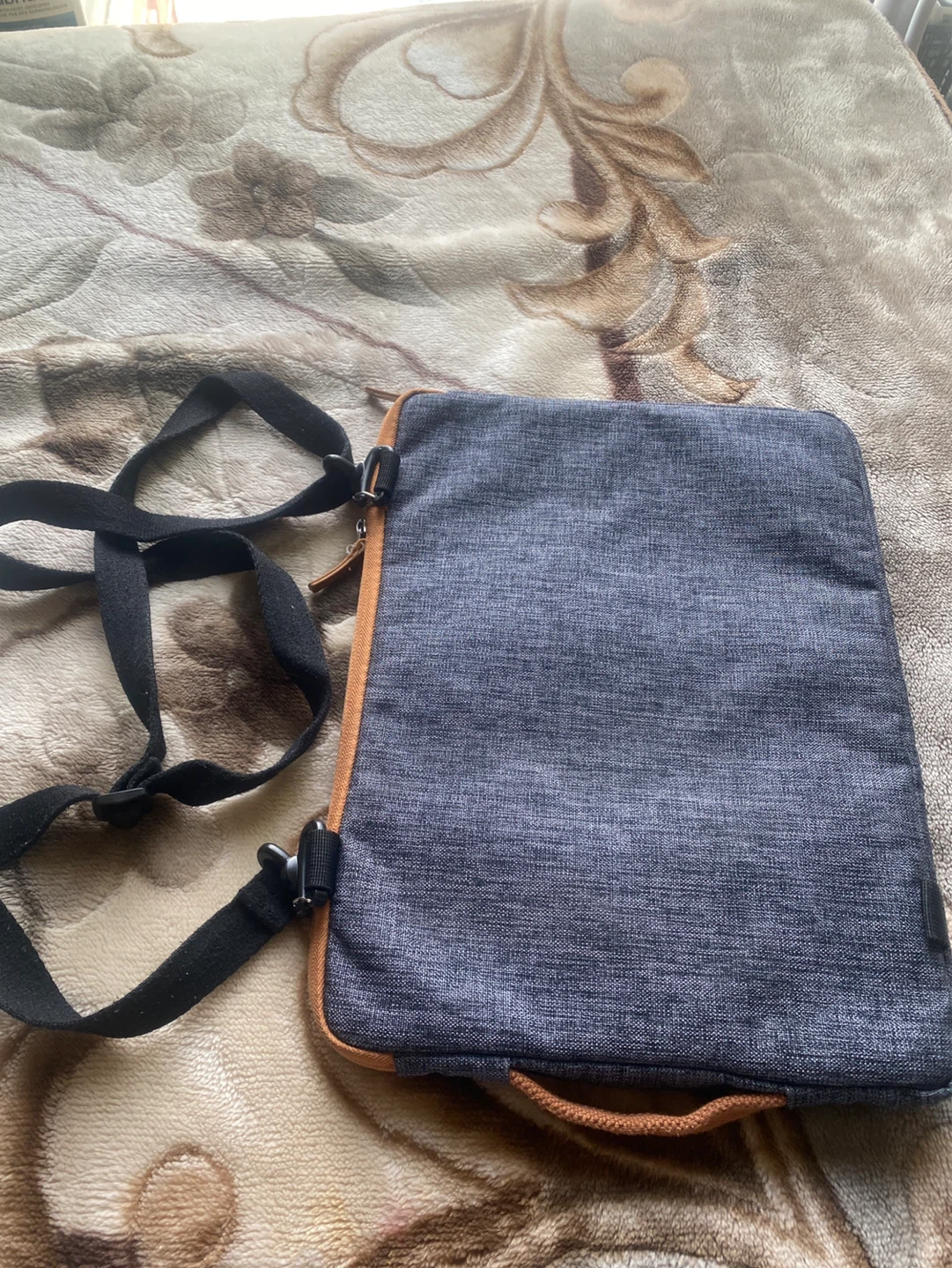 DOMISO Tablet Bag with USB Port - photo 2