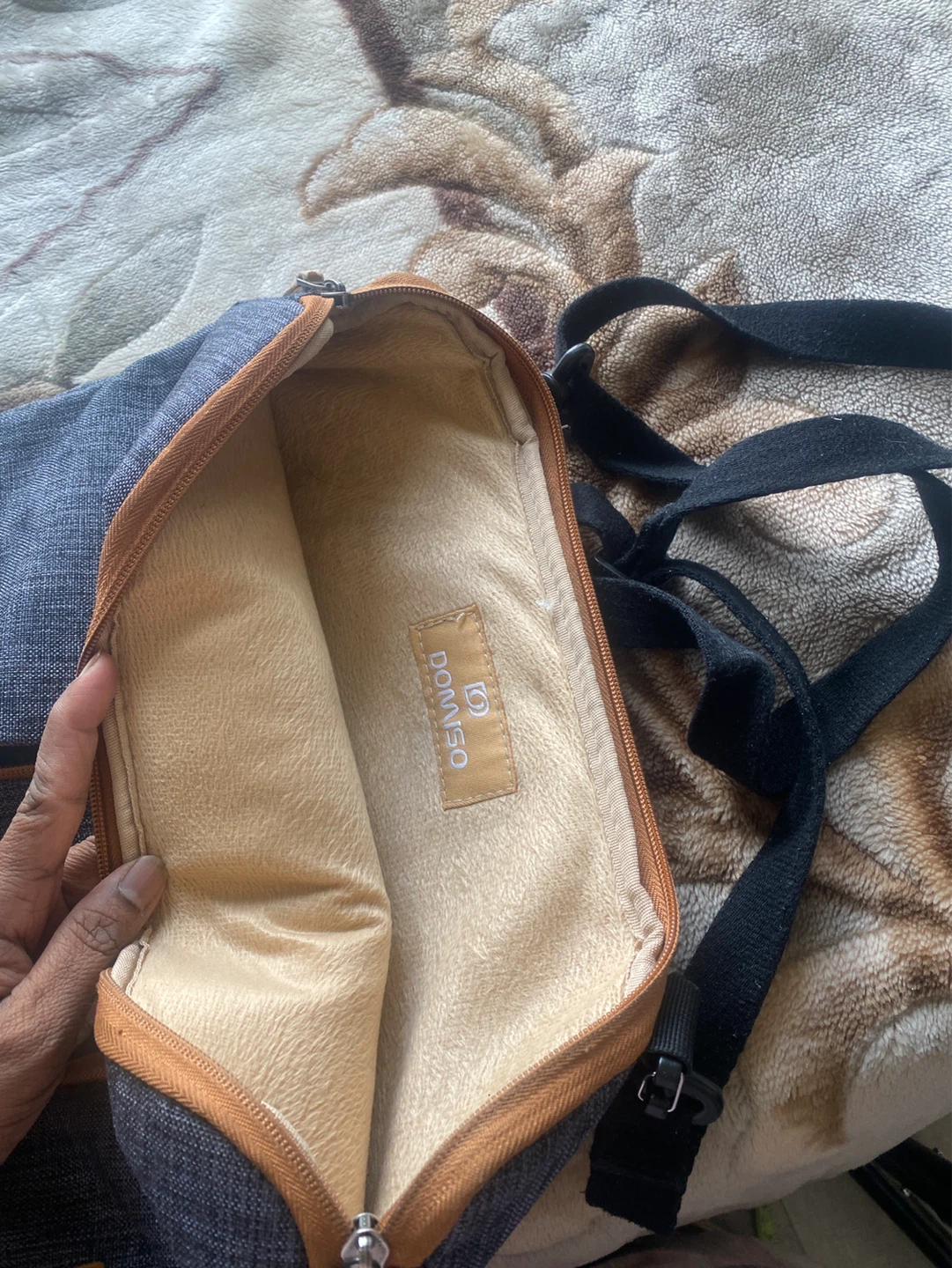 DOMISO Tablet Bag with USB Port - photo 3
