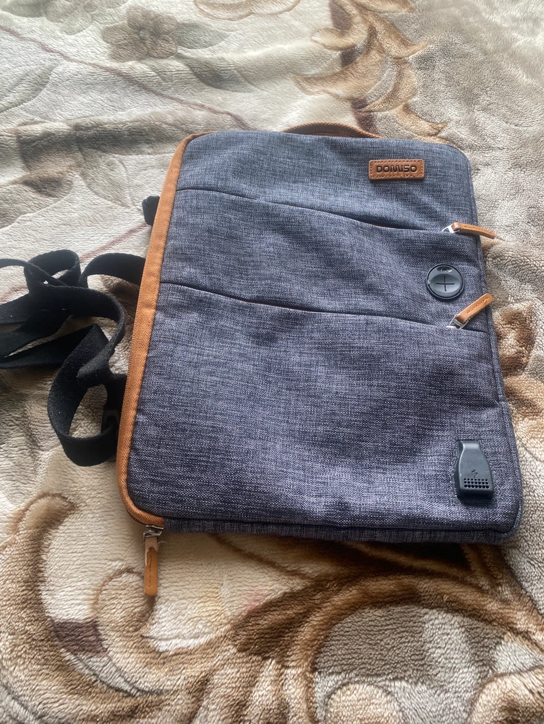 DOMISO Tablet Bag with USB Port - photo 4