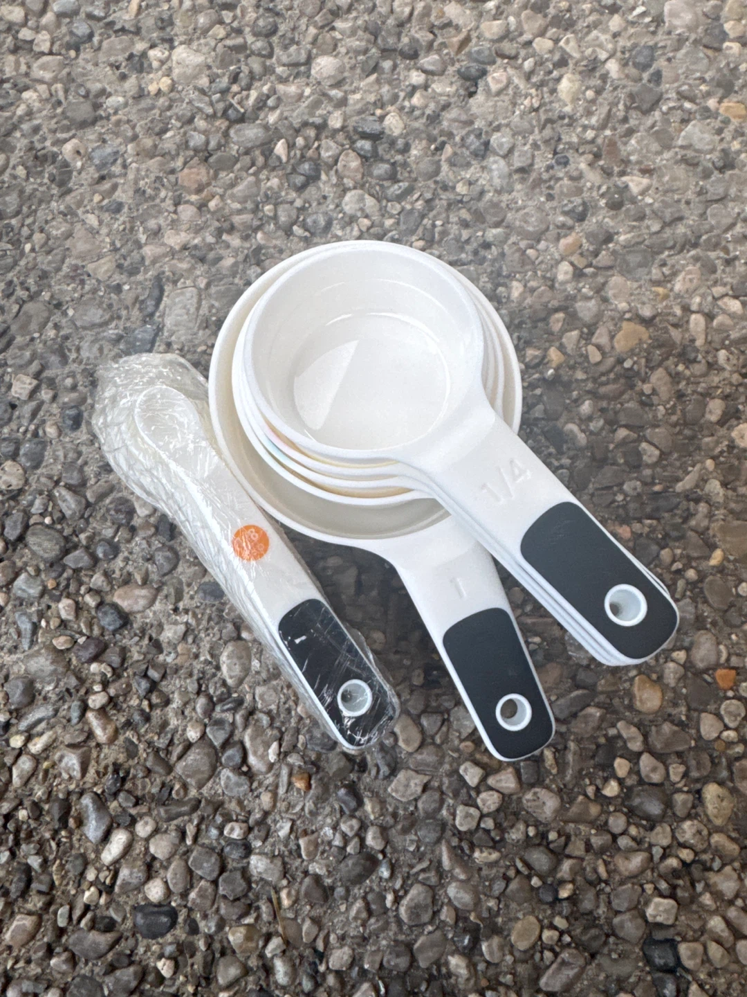 White Plastic Measuring Cups with Black Handles