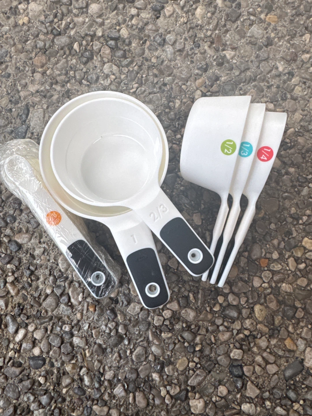 White Plastic Measuring Cups with Black Handles - photo 2