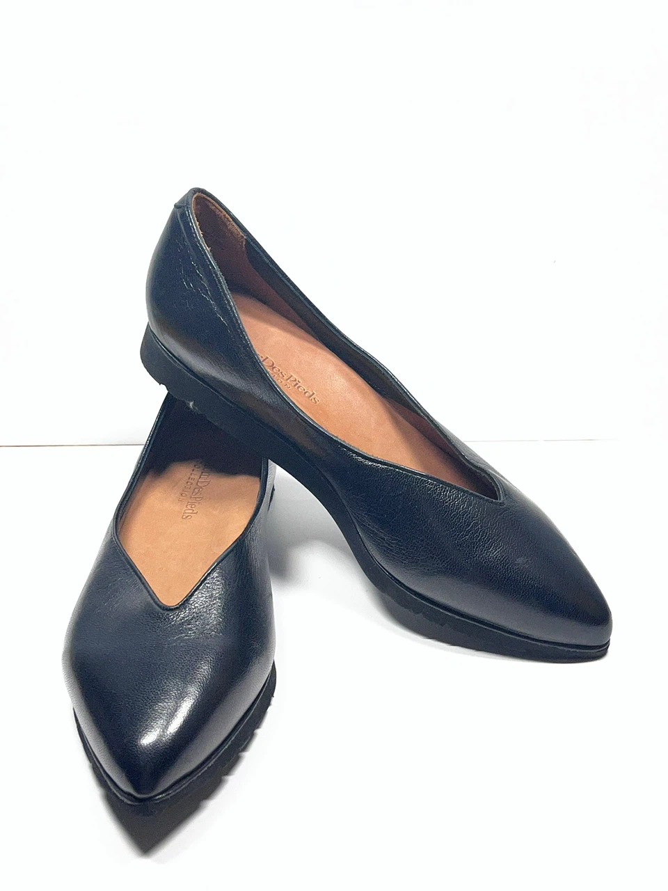 Black leather pointed-toe ballet flats