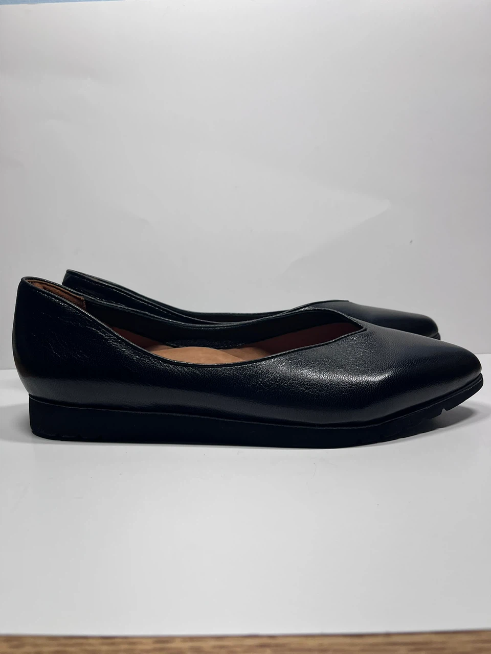 Black leather pointed-toe ballet flats - photo 4