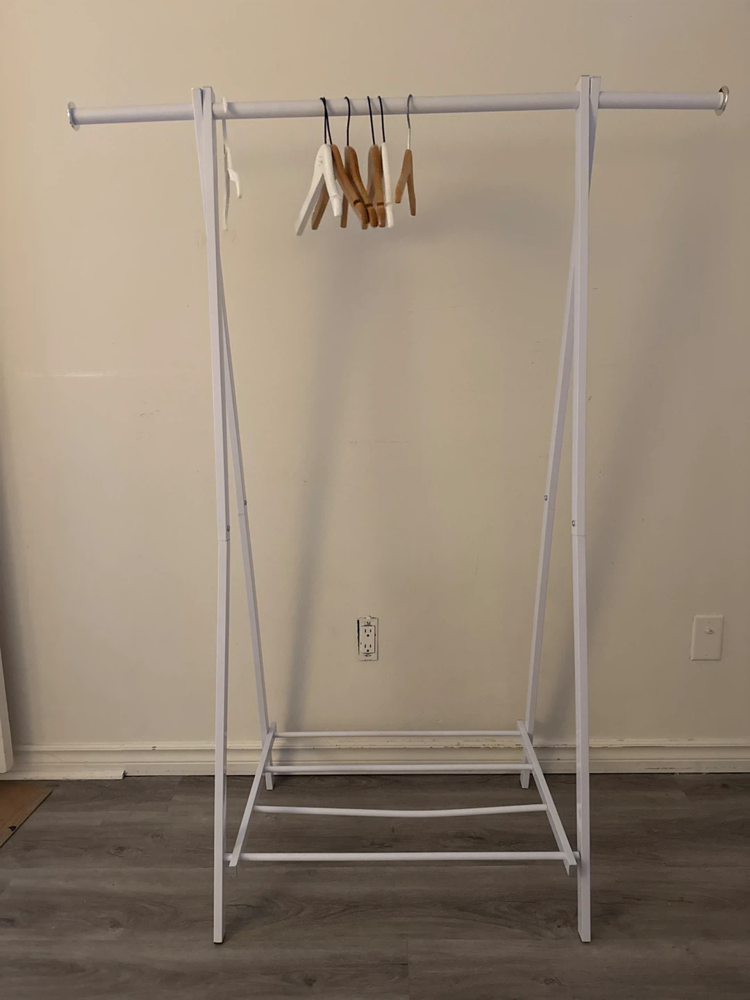 White Metal Garment Rack with Hanging Rod