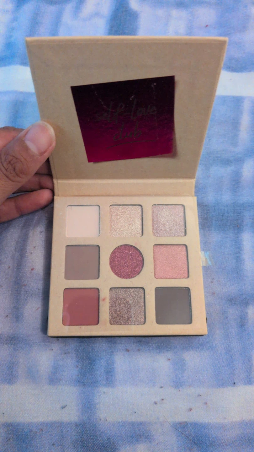 Essence Daily Dose of Love Eyeshadow Palette - photo 2