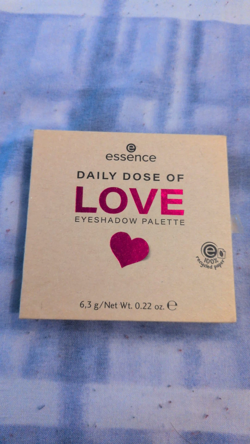 Essence Daily Dose of Love Eyeshadow Palette