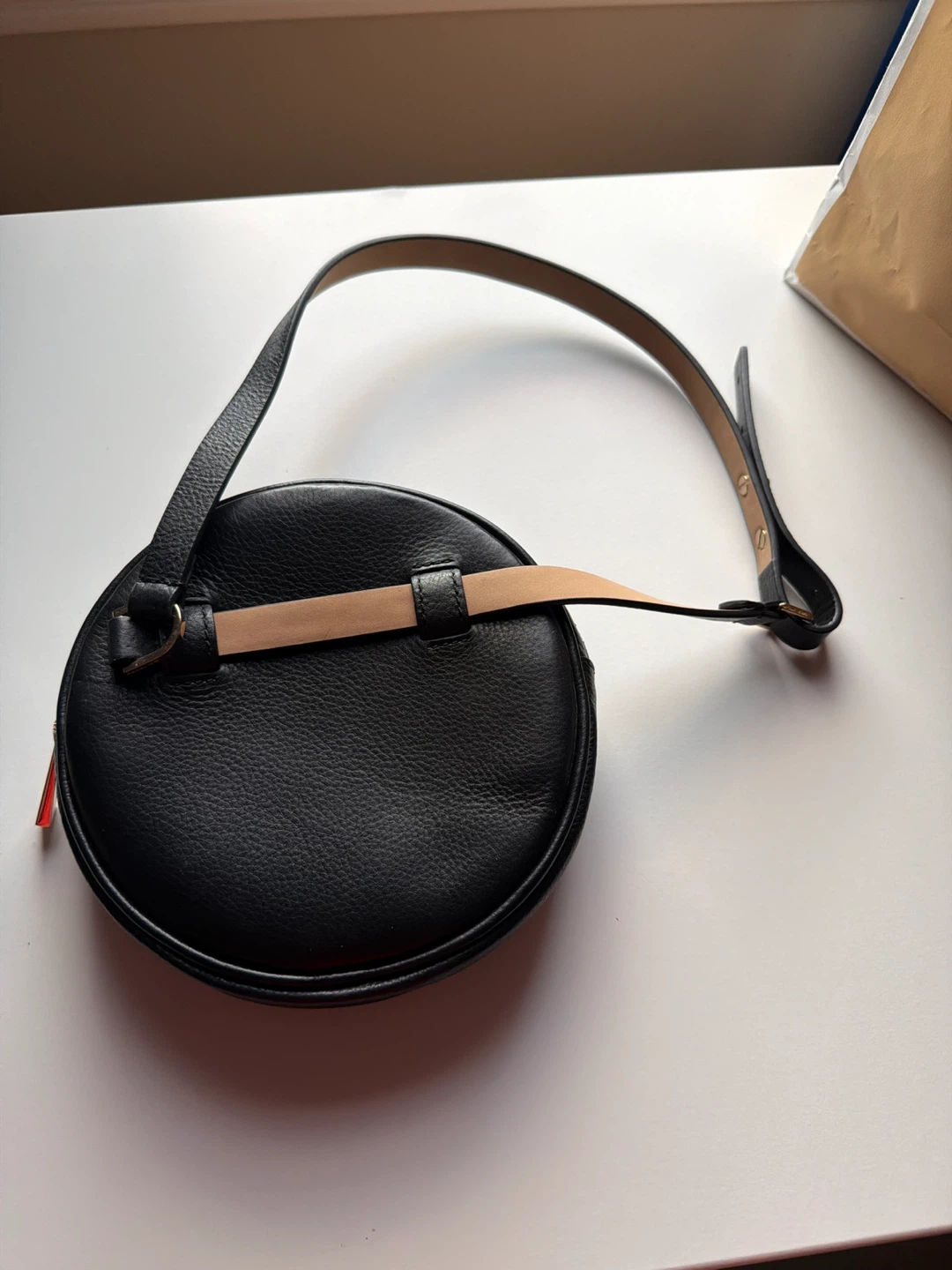 Michael Kors Round Black Leather around the waist Bag - photo 3