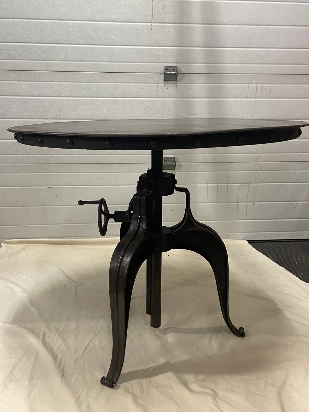 Metal round table adjustable. 8 chairs adjustable - photo 4