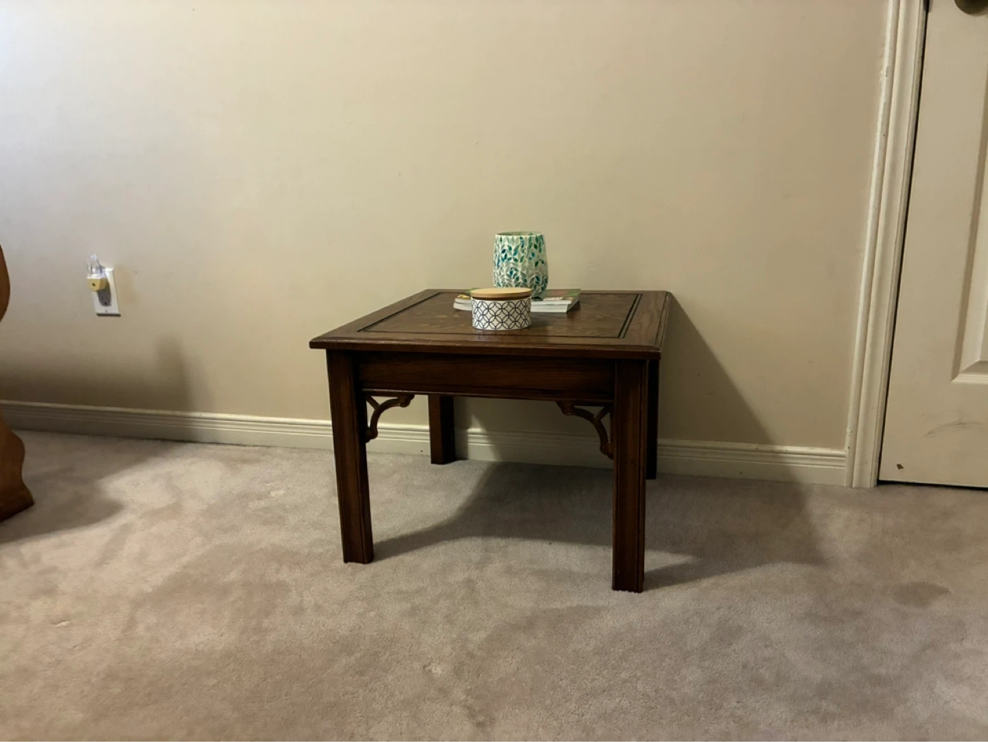 Solid Wood Vintage End Table – Excellent Condition