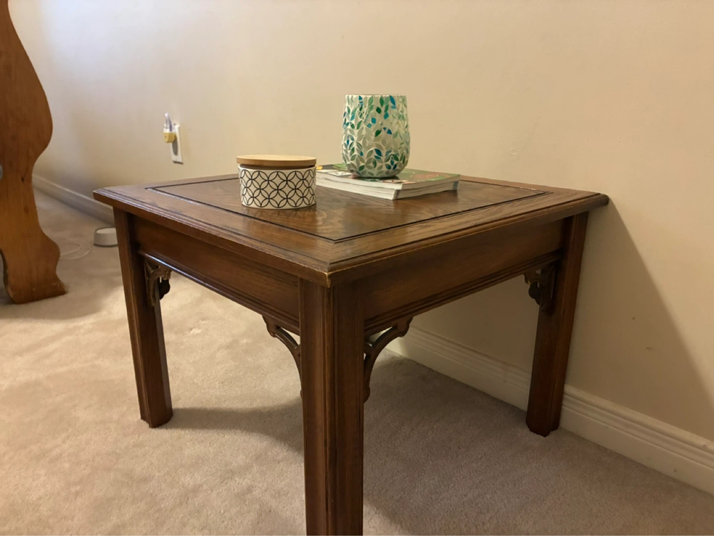 Solid Wood Vintage End Table – Excellent Condition - photo 3