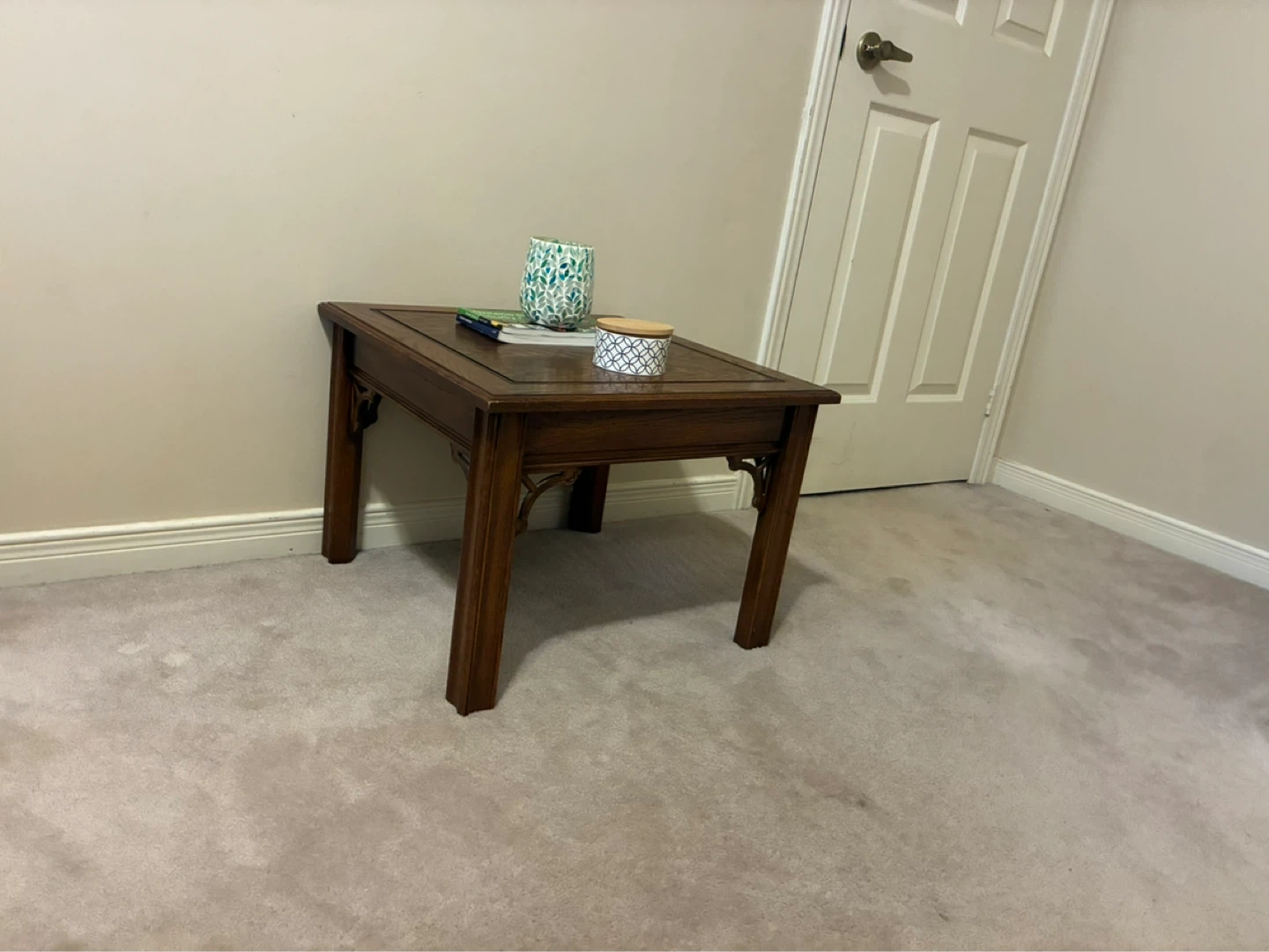 Solid Wood Vintage End Table – Excellent Condition - photo 4