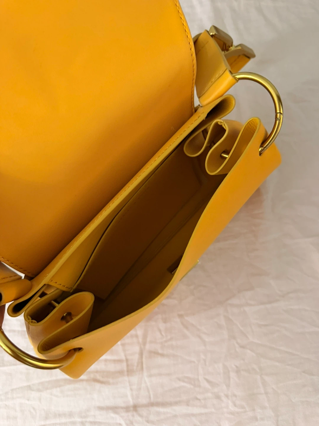 Charles & Keith Yellow Shoulder Bag - photo 5
