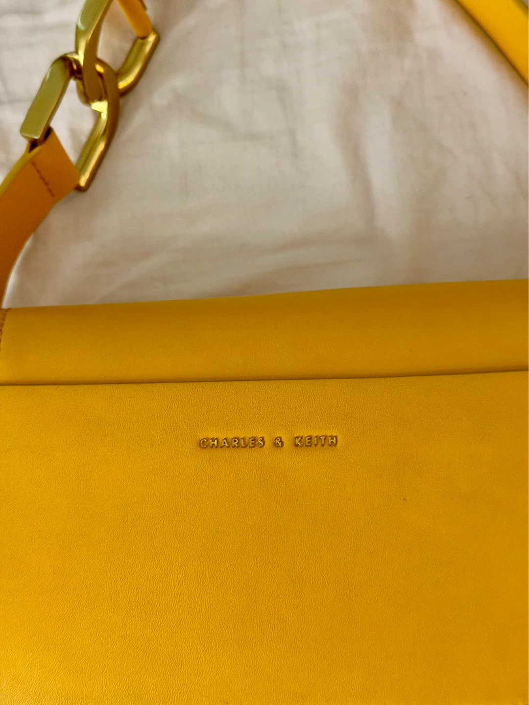 Charles & Keith Yellow Shoulder Bag - photo 3