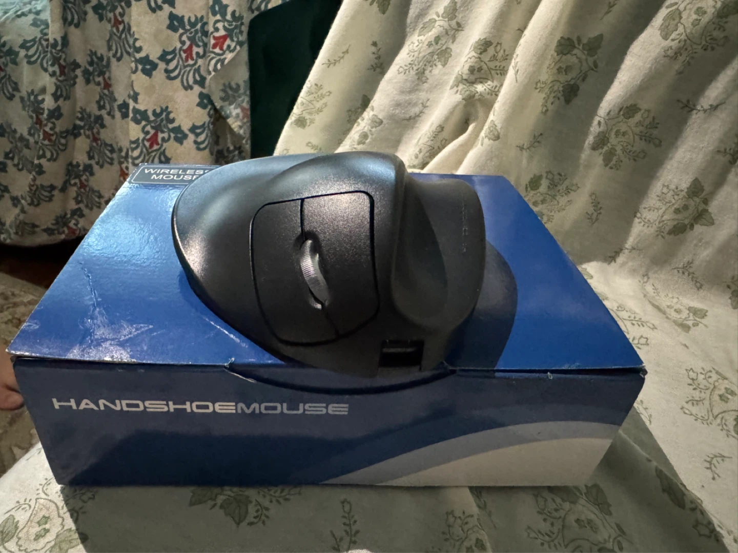 HandShoeMouse Wireless Ergonomic Mouse - photo 2