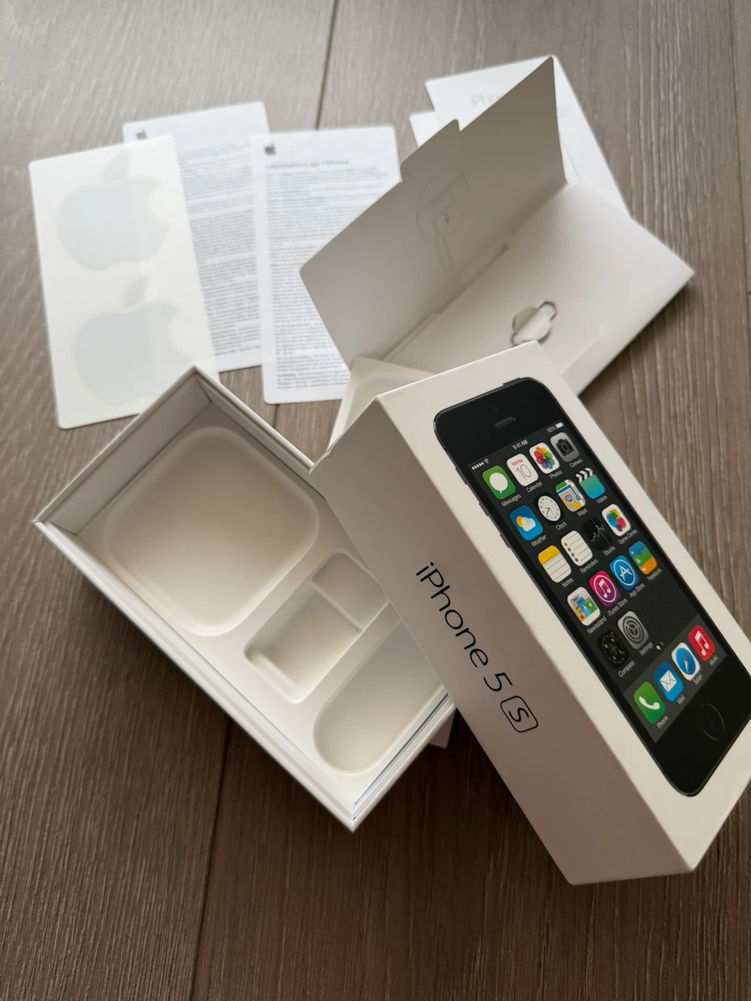 Only empty boxes Apple iPhone 5S, 6S, and SE Bundle - photo 4