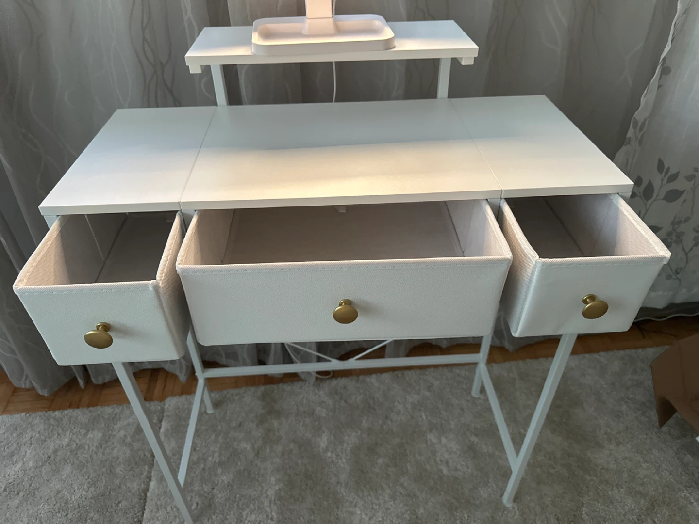 Tri-fold LED Makeup Mirror with Vanity Desk - photo 5