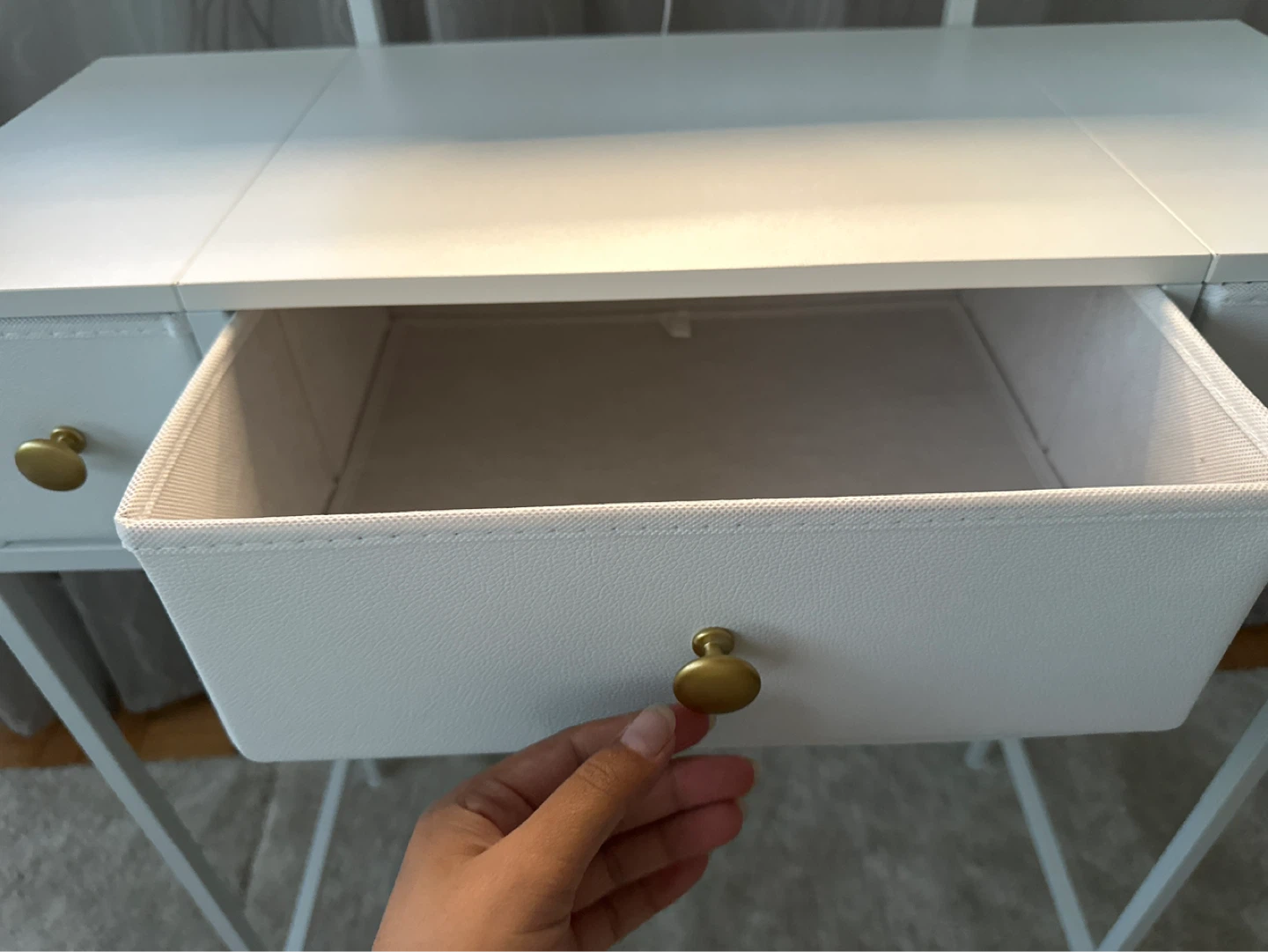 Tri-fold LED Makeup Mirror with Vanity Desk - photo 4