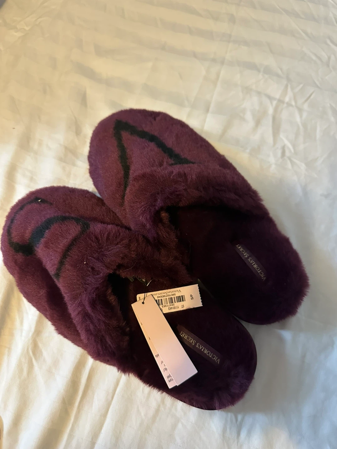 Victoria's Secret Plush Slippers Burgundy - photo 4