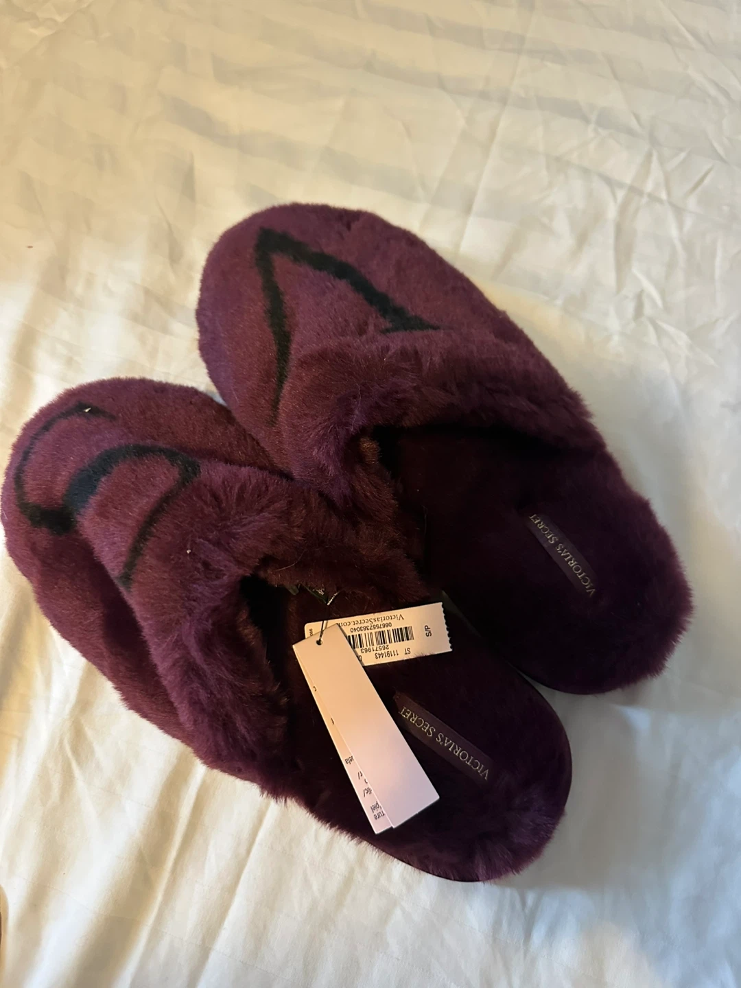 Victoria's Secret Plush Slippers Burgundy - photo 5
