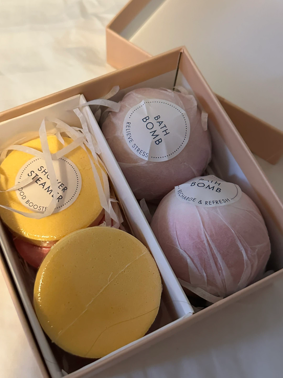 LUXE ENGLAND Natural & Handmade bath bombs and shower steamers.