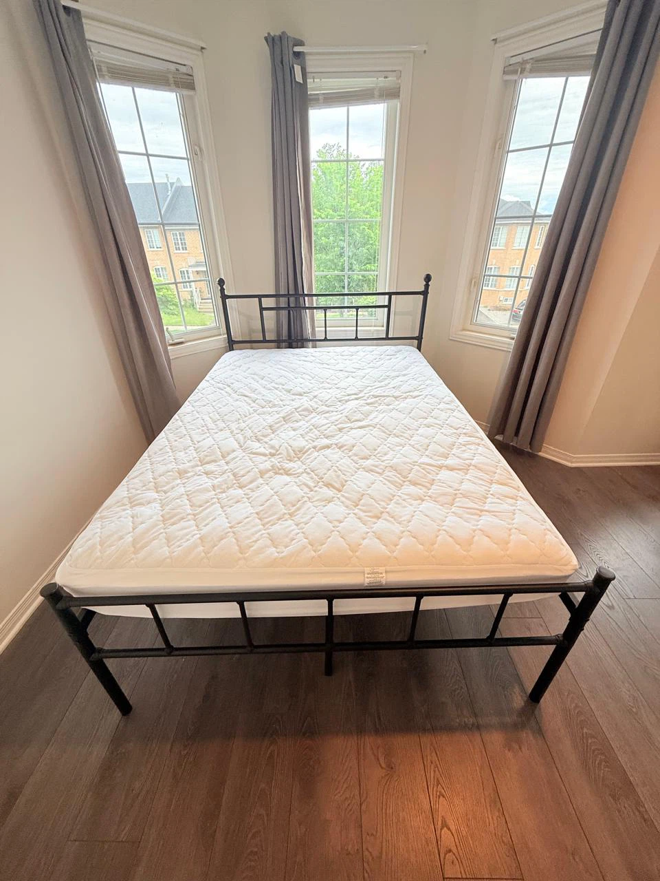 Double/Full Size Bed Frame + Like-New Mattress