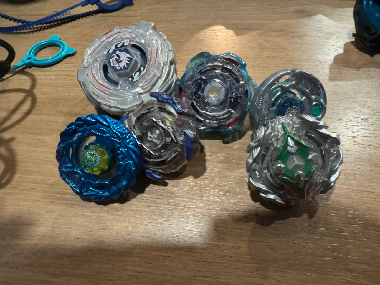 Beyblade Lot with Launchers - photo 3