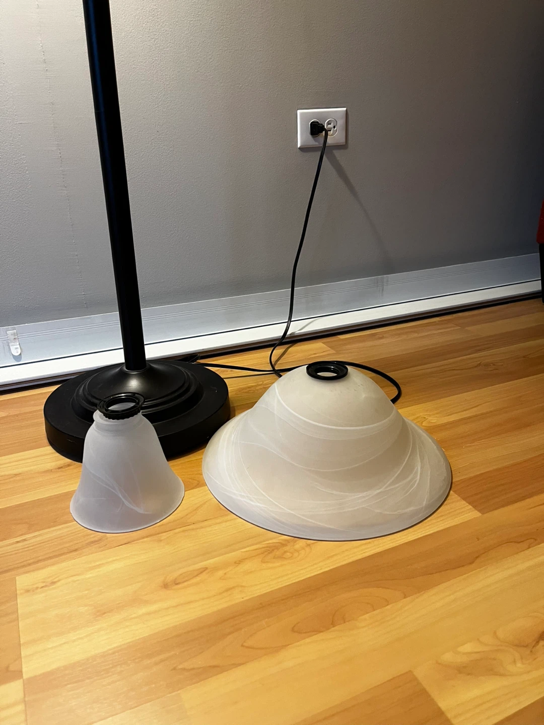 Floor Lamp + 2 Replacement Glass Shades - photo 2