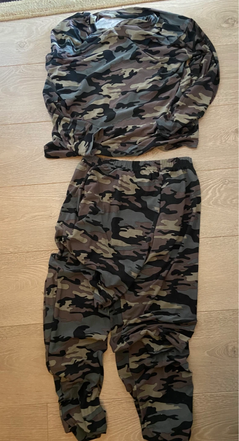 Camo Sweatshirt and Joggers Set - photo 2