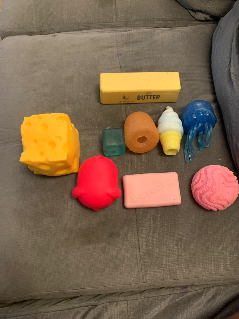 I’m selling Needohs toys and a Fortnite gift card 20 $