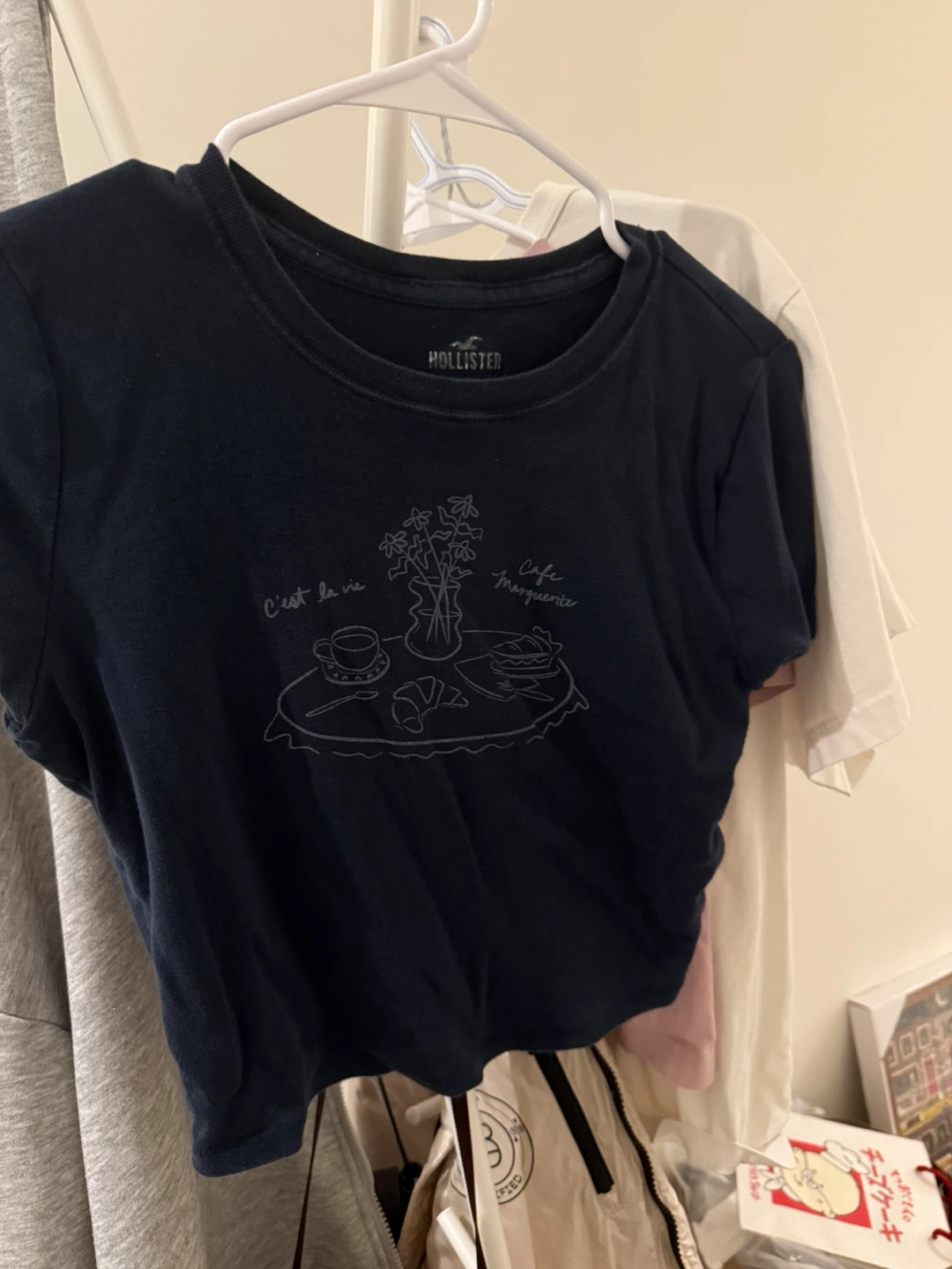 $16 for all Uniqlo / Hollister T-Shirt with Graphic Print - S/M - photo 2