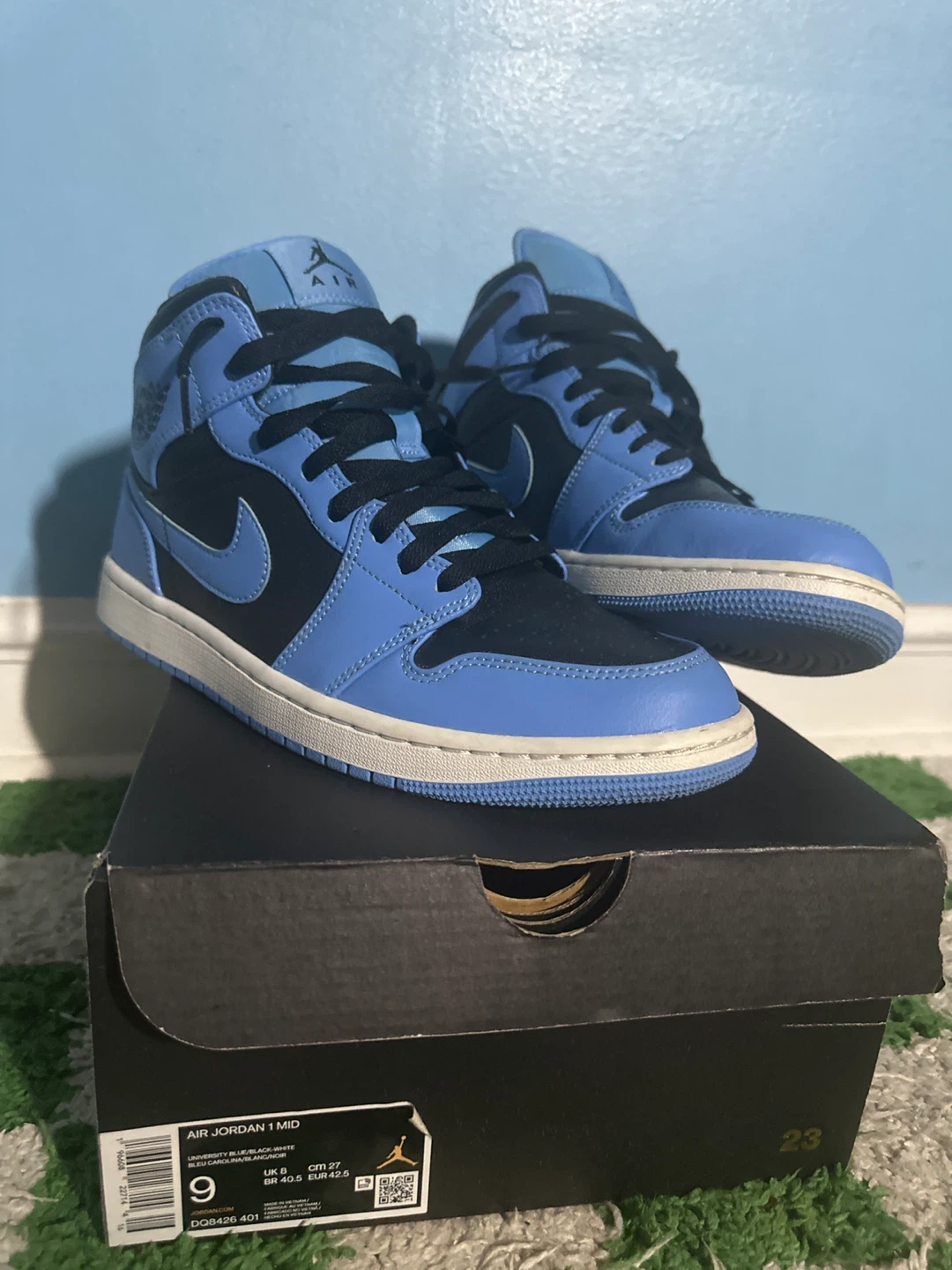 Air Jordan 1 Mid SE "University Blue"